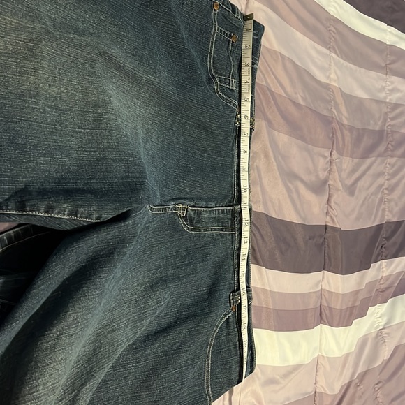 🦋 Super Cute Embellished Cropped Jeans - Picture 5 of 7